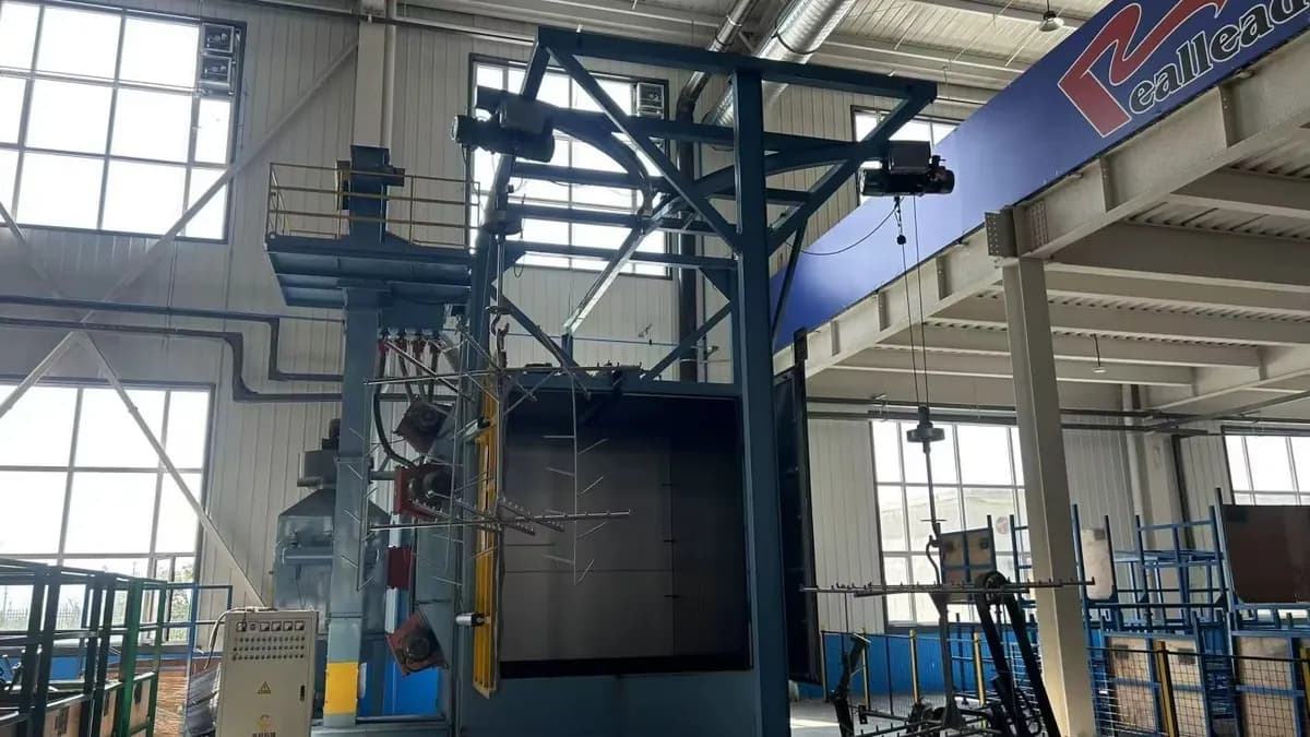 Powder coating booth with a frame on the line